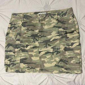 Denimco Camo skirt; size 14